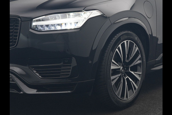 Volvo XC90 T8 Recharge AWD Ultimate Dark Plug In Hybrid Long Range 7 Zits 456pk Dealer O.H PHEV | Luchtvering | Trekhaak Af Fabriek | Panodak | Bowers & Wilkins | 360 Camera | Head Up | Adaptive Cruise | Lederen Sportstoelen Memory & Verwarmd | Keyless | Navigatie | Blis | Virtual