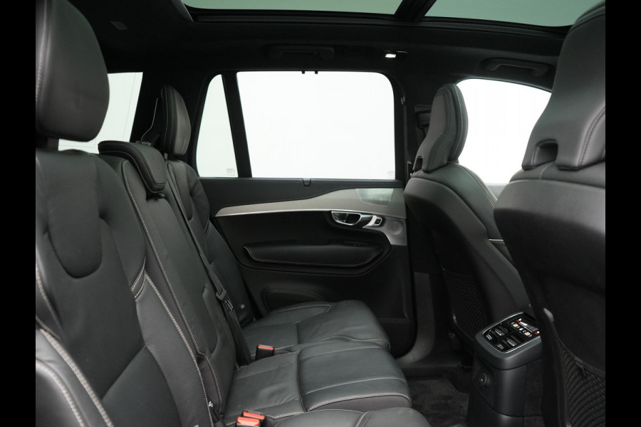 Volvo XC90 T8 Recharge AWD Ultimate Dark Plug In Hybrid Long Range 7 Zits 456pk Dealer O.H PHEV | Luchtvering | Trekhaak Af Fabriek | Panodak | Bowers & Wilkins | 360 Camera | Head Up | Adaptive Cruise | Lederen Sportstoelen Memory & Verwarmd | Keyless | Navigatie | Blis | Virtual