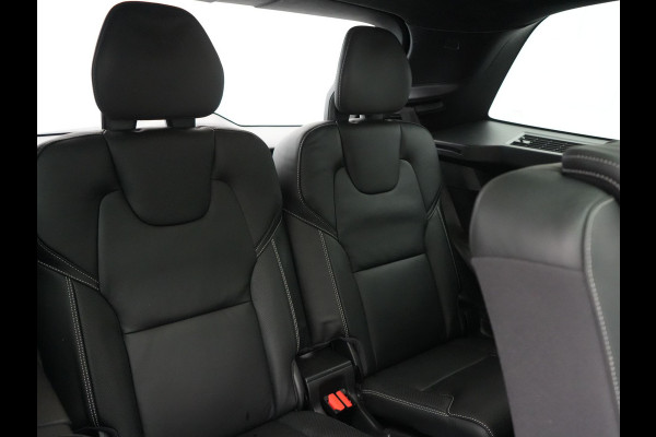 Volvo XC90 T8 Recharge AWD Ultimate Dark Plug In Hybrid Long Range 7 Zits 456pk Dealer O.H PHEV | Luchtvering | Trekhaak Af Fabriek | Panodak | Bowers & Wilkins | 360 Camera | Head Up | Adaptive Cruise | Lederen Sportstoelen Memory & Verwarmd | Keyless | Navigatie | Blis | Virtual