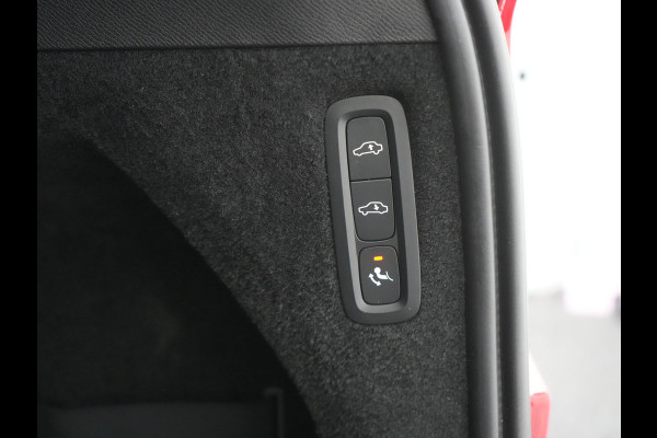 Volvo XC90 T8 Recharge AWD Ultimate Dark Plug In Hybrid Long Range 7 Zits 456pk Dealer O.H PHEV | Luchtvering | Trekhaak Af Fabriek | Panodak | Bowers & Wilkins | 360 Camera | Head Up | Adaptive Cruise | Lederen Sportstoelen Memory & Verwarmd | Keyless | Navigatie | Blis | Virtual