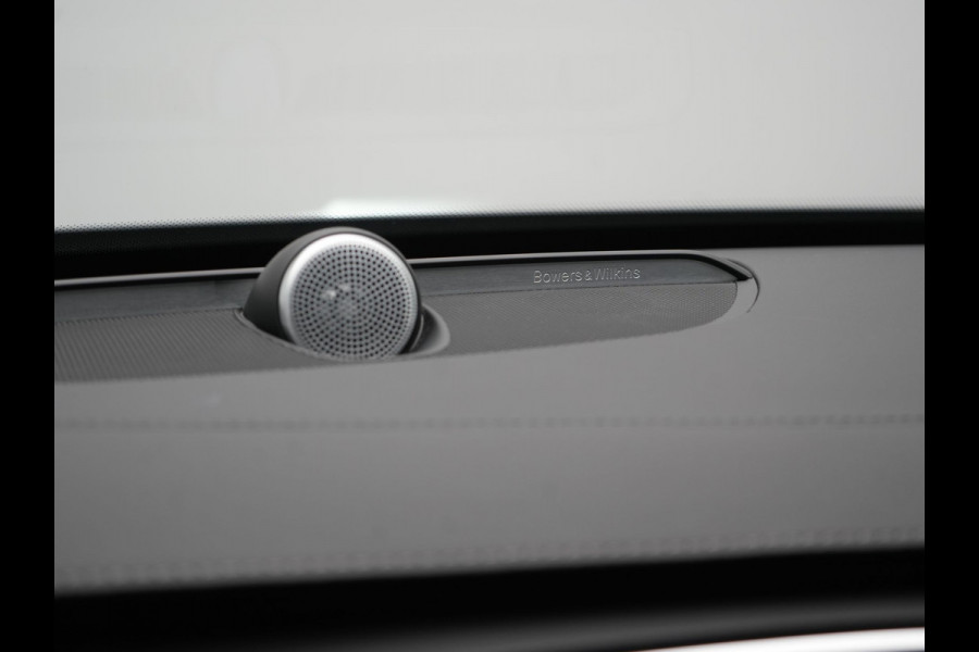 Volvo XC90 T8 Recharge AWD Ultimate Dark Plug In Hybrid Long Range 7 Zits 456pk Dealer O.H PHEV | Luchtvering | Trekhaak Af Fabriek | Panodak | Bowers & Wilkins | 360 Camera | Head Up | Adaptive Cruise | Lederen Sportstoelen Memory & Verwarmd | Keyless | Navigatie | Blis | Virtual