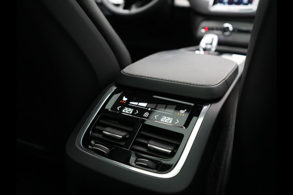 Volvo XC90 T8 Recharge AWD Ultimate Dark Plug In Hybrid Long Range 7 Zits 456pk Dealer O.H PHEV | Luchtvering | Trekhaak Af Fabriek | Panodak | Bowers & Wilkins | 360 Camera | Head Up | Adaptive Cruise | Lederen Sportstoelen Memory & Verwarmd | Keyless | Navigatie | Blis | Virtual