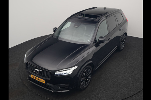 Volvo XC90 T8 Recharge AWD Ultimate Dark Plug In Hybrid Long Range 7 Zits 456pk Dealer O.H PHEV | Luchtvering | Trekhaak Af Fabriek | Panodak | Bowers & Wilkins | 360 Camera | Head Up | Adaptive Cruise | Lederen Sportstoelen Memory & Verwarmd | Keyless | Navigatie | Blis | Virtual