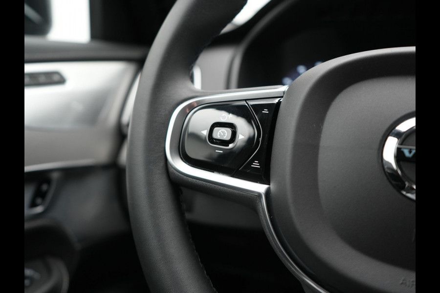 Volvo XC90 T8 Recharge AWD Ultimate Dark Plug In Hybrid Long Range 7 Zits 456pk Dealer O.H PHEV | Luchtvering | Trekhaak Af Fabriek | Panodak | Bowers & Wilkins | 360 Camera | Head Up | Adaptive Cruise | Lederen Sportstoelen Memory & Verwarmd | Keyless | Navigatie | Blis | Virtual