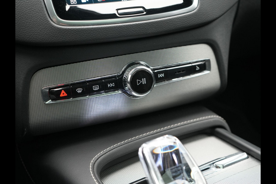 Volvo XC90 T8 Recharge AWD Ultimate Dark Plug In Hybrid Long Range 7 Zits 456pk Dealer O.H PHEV | Luchtvering | Trekhaak Af Fabriek | Panodak | Bowers & Wilkins | 360 Camera | Head Up | Adaptive Cruise | Lederen Sportstoelen Memory & Verwarmd | Keyless | Navigatie | Blis | Virtual