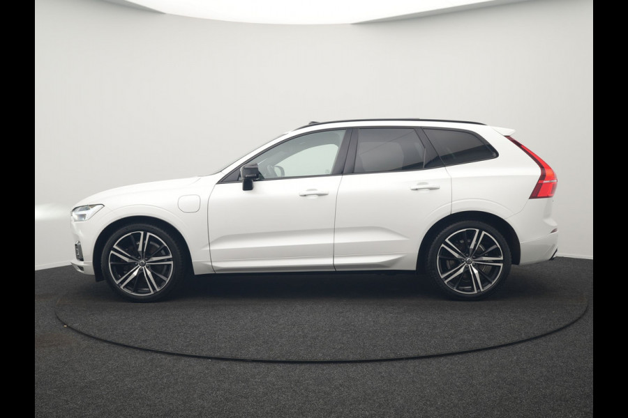 Volvo XC60 Recharge T8 AWD R-Design Plug In Hybrid 391pk Dealer O.H. PHEV | Panodak | Luchtvering | Head Up | Camera | Harman & Kardon | Sportstoelen Memory & Verwarmd | 21"L.M | Apple Carplay | Keyless | Blis | Virtual | Navigatie | DAB |