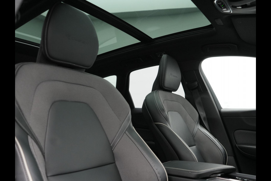 Volvo XC60 Recharge T8 AWD R-Design Plug In Hybrid 391pk Dealer O.H. PHEV | Panodak | Luchtvering | Head Up | Camera | Harman & Kardon | Sportstoelen Memory & Verwarmd | 21"L.M | Apple Carplay | Keyless | Blis | Virtual | Navigatie | DAB |