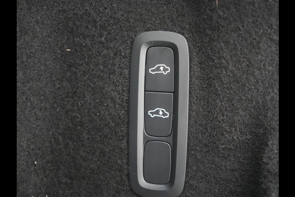 Volvo XC60 Recharge T8 AWD R-Design Plug In Hybrid 391pk Dealer O.H. PHEV | Panodak | Luchtvering | Head Up | Camera | Harman & Kardon | Sportstoelen Memory & Verwarmd | 21"L.M | Apple Carplay | Keyless | Blis | Virtual | Navigatie | DAB |