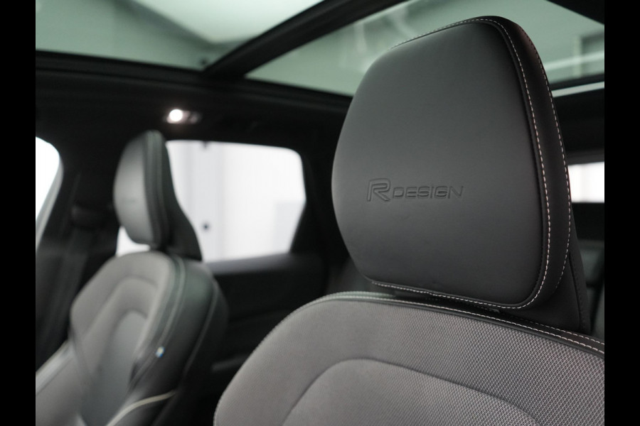 Volvo XC60 Recharge T8 AWD R-Design Plug In Hybrid 391pk Dealer O.H. PHEV | Panodak | Luchtvering | Head Up | Camera | Harman & Kardon | Sportstoelen Memory & Verwarmd | 21"L.M | Apple Carplay | Keyless | Blis | Virtual | Navigatie | DAB |
