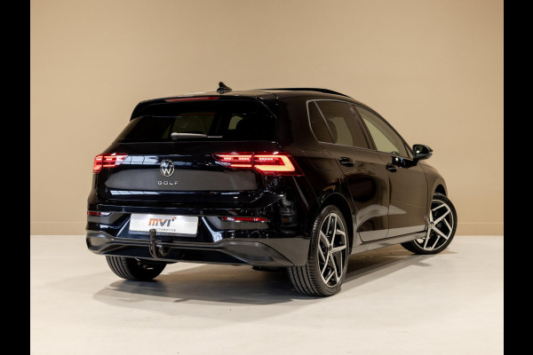 Volkswagen Golf 1.5 TSI / 150pk / Panorama dak / Trekhaak / Elektrische stoelverstelling /