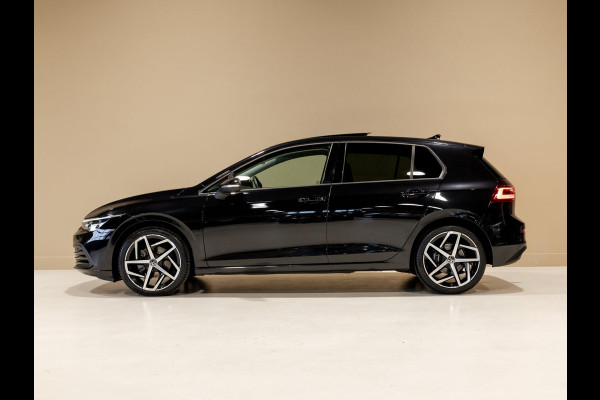 Volkswagen Golf 1.5 TSI / 150pk / Panorama dak / Trekhaak / Elektrische stoelverstelling /