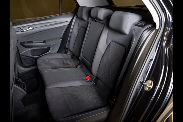 Volkswagen Golf 1.5 TSI / 150pk / Panorama dak / Trekhaak / Elektrische stoelverstelling /