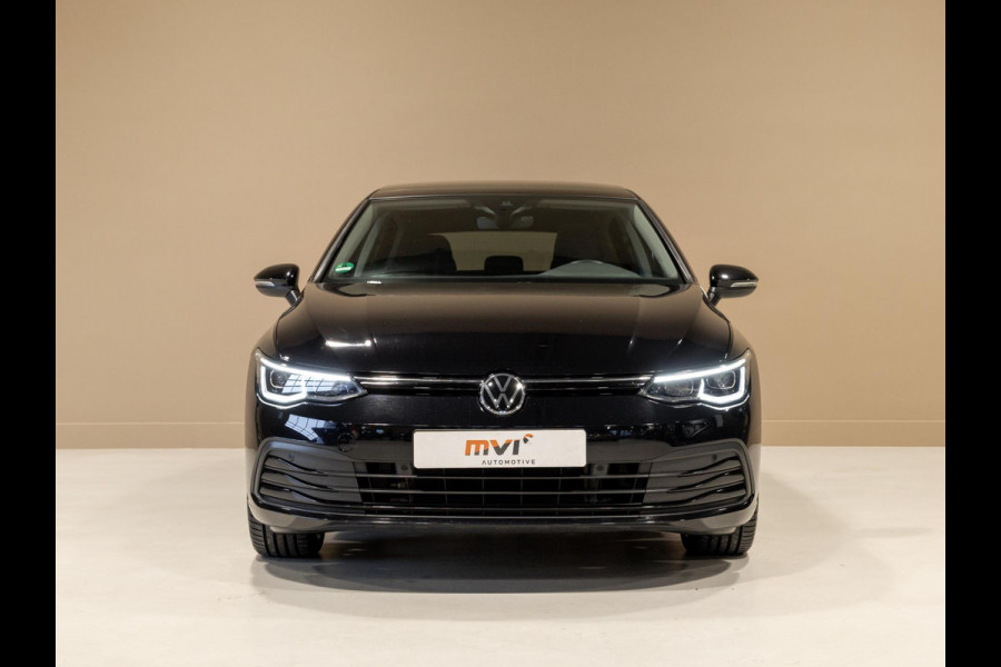 Volkswagen Golf 1.5 TSI / 150pk / Panorama dak / Trekhaak / Elektrische stoelverstelling /