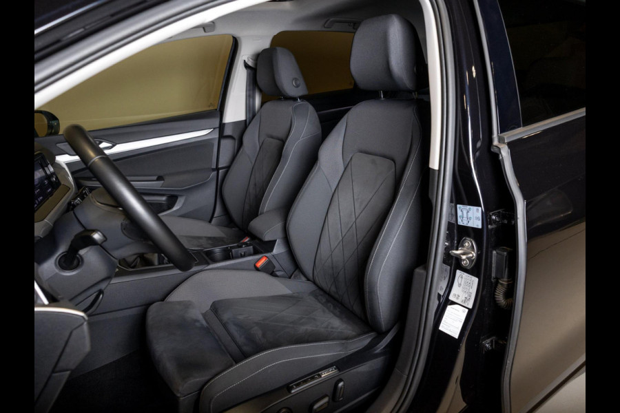 Volkswagen Golf 1.5 TSI / 150pk / Panorama dak / Trekhaak / Elektrische stoelverstelling /