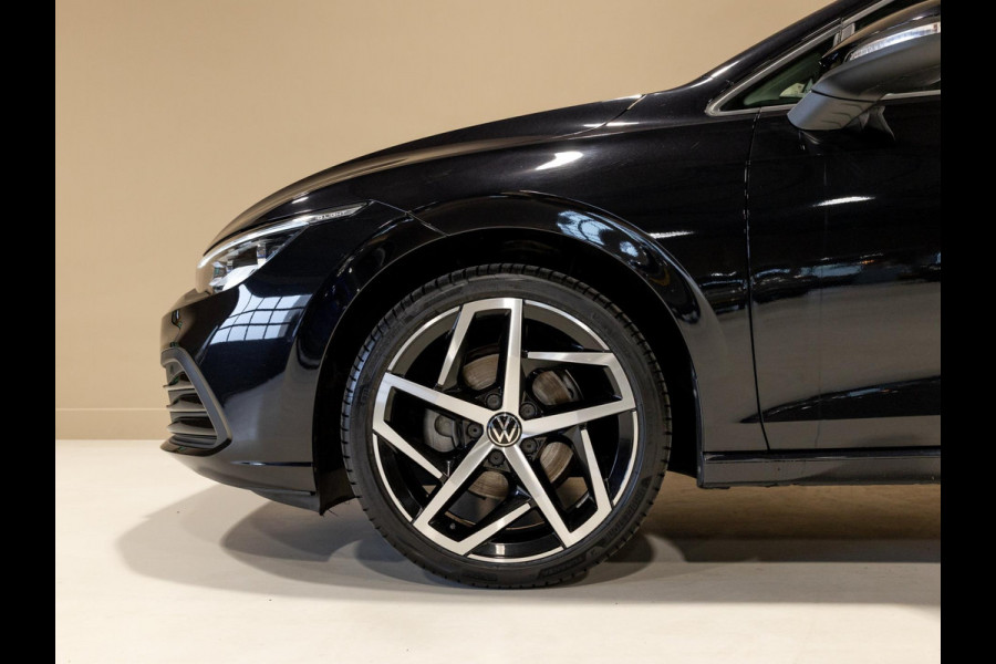 Volkswagen Golf 1.5 TSI / 150pk / Panorama dak / Trekhaak / Elektrische stoelverstelling /