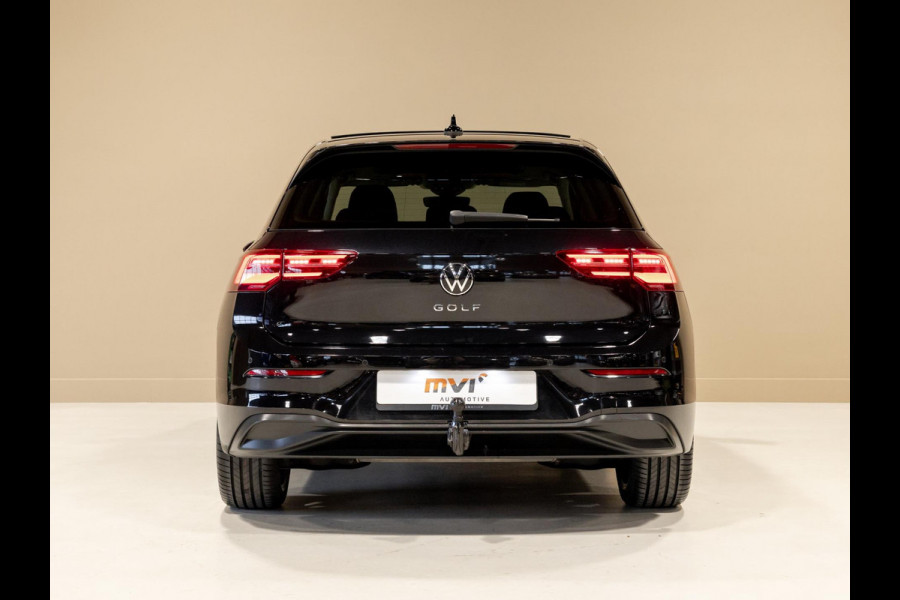 Volkswagen Golf 1.5 TSI / 150pk / Panorama dak / Trekhaak / Elektrische stoelverstelling /