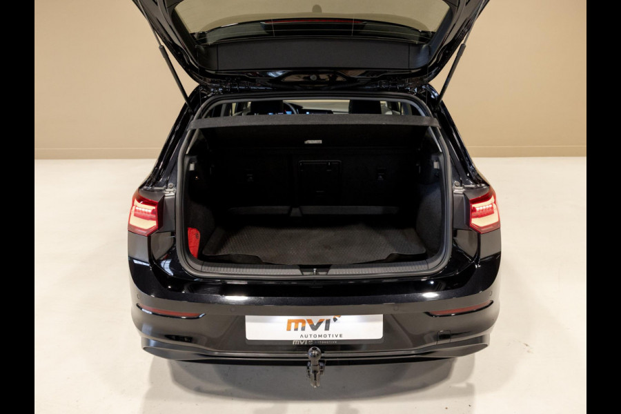 Volkswagen Golf 1.5 TSI / 150pk / Panorama dak / Trekhaak / Elektrische stoelverstelling /