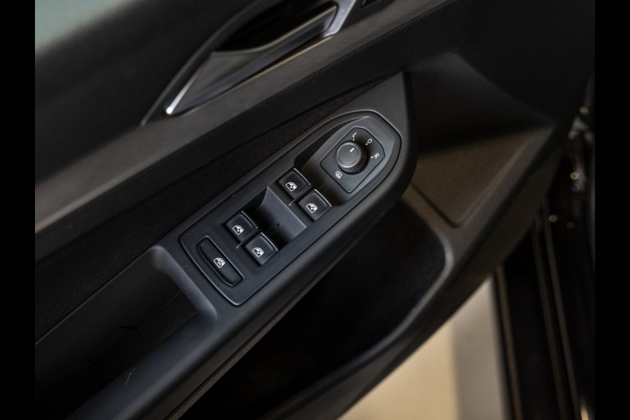 Volkswagen Golf 1.5 TSI / 150pk / Panorama dak / Trekhaak / Elektrische stoelverstelling /