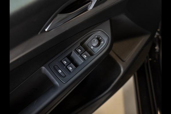 Volkswagen Golf 1.5 TSI / 150pk / Panorama dak / Trekhaak / Elektrische stoelverstelling /