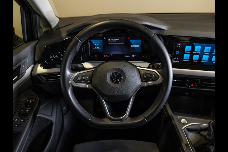 Volkswagen Golf 1.5 TSI / 150pk / Panorama dak / Trekhaak / Elektrische stoelverstelling /