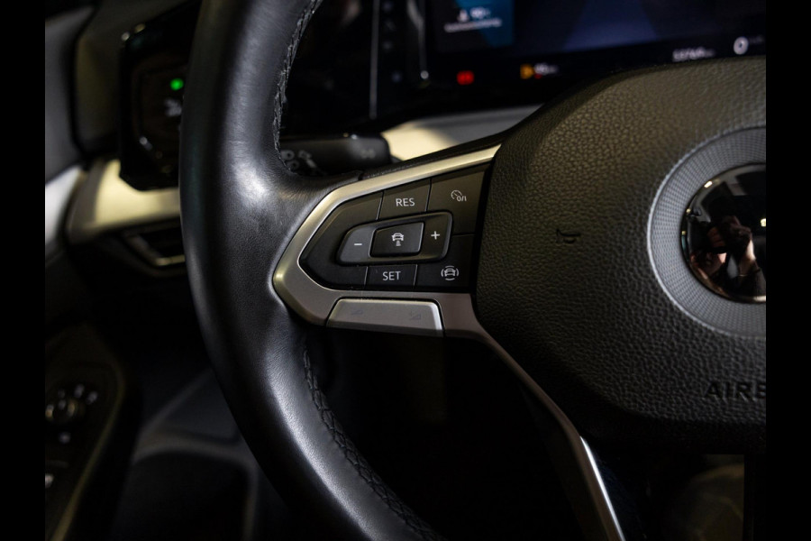 Volkswagen Golf 1.5 TSI / 150pk / Panorama dak / Trekhaak / Elektrische stoelverstelling /