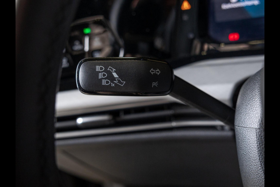 Volkswagen Golf 1.5 TSI / 150pk / Panorama dak / Trekhaak / Elektrische stoelverstelling /