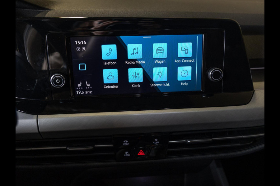 Volkswagen Golf 1.5 TSI / 150pk / Panorama dak / Trekhaak / Elektrische stoelverstelling /