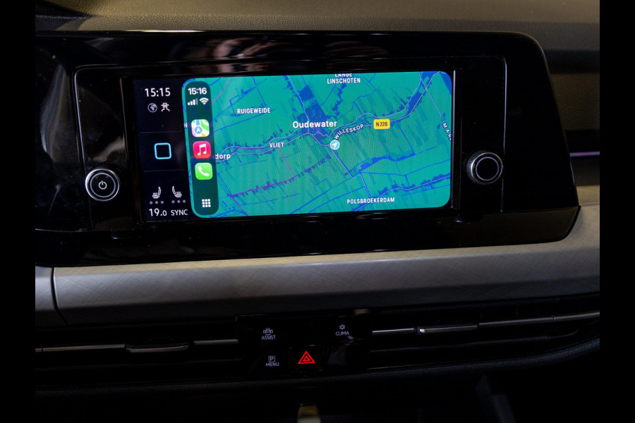 Volkswagen Golf 1.5 TSI / 150pk / Panorama dak / Trekhaak / Elektrische stoelverstelling /