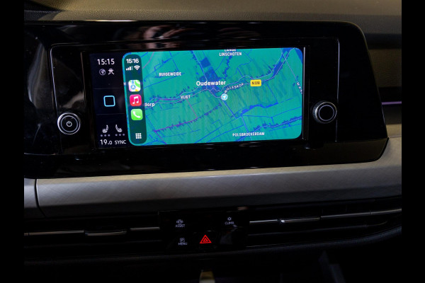 Volkswagen Golf 1.5 TSI / 150pk / Panorama dak / Trekhaak / Elektrische stoelverstelling /