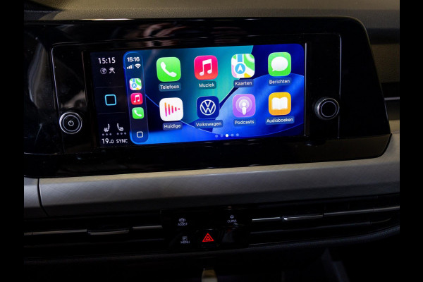 Volkswagen Golf 1.5 TSI / 150pk / Panorama dak / Trekhaak / Elektrische stoelverstelling /