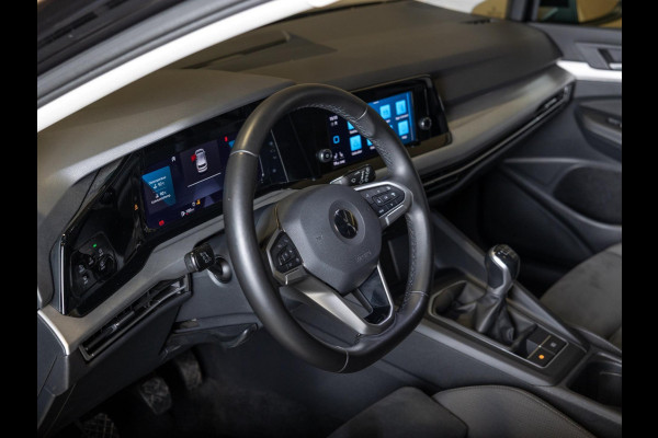 Volkswagen Golf 1.5 TSI / 150pk / Panorama dak / Trekhaak / Elektrische stoelverstelling /