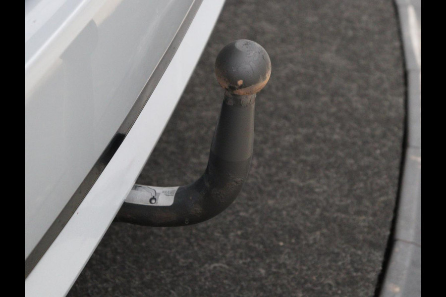 Toyota Corolla 1.8 Hybrid Business | Trekhaak | Camera | Adaptive cruise | Carplay | Full LED | Climate control | Bluetooth | DAB | Getint glas