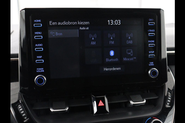 Toyota Corolla 1.8 Hybrid Business | Trekhaak | Camera | Adaptive cruise | Carplay | Full LED | Climate control | Bluetooth | DAB | Getint glas