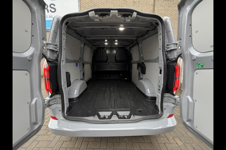 Ford E-Transit Cust. 320 L1H1 Limited 65 kWh/ 218 PK Direct leverbaar/stoel&stuur verwaming/B&O/ Camera