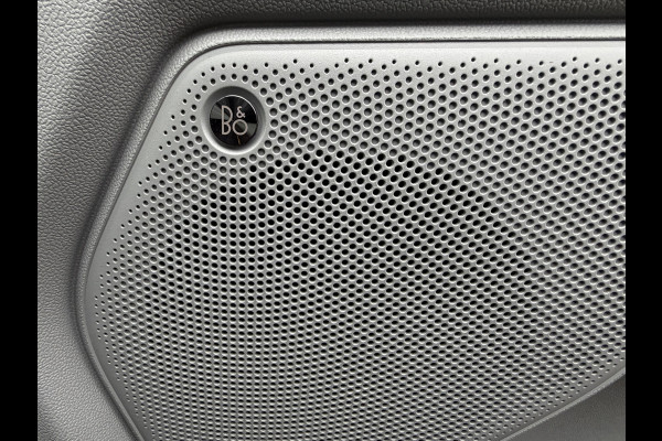 Ford E-Transit Cust. 320 L1H1 Limited 65 kWh/ 218 PK Direct leverbaar/stoel&stuur verwaming/B&O/ Camera