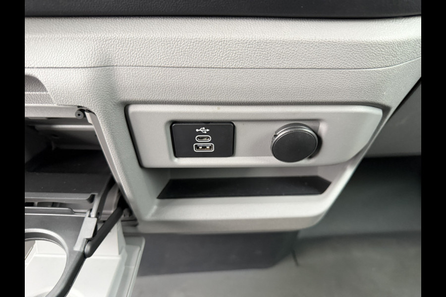 Ford E-Transit Cust. 320 L1H1 Limited 65 kWh/ 218 PK Direct leverbaar/stoel&stuur verwaming/B&O/ Camera