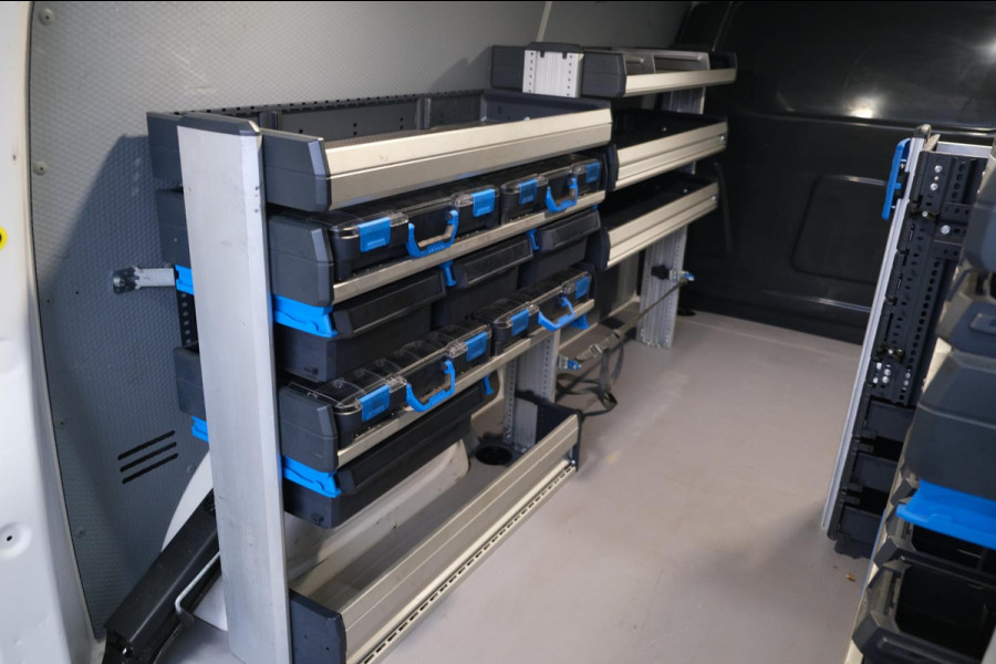 Volkswagen Transporter 2.0 TDI 150PK L2H1 Automaat - N.A.P. Airco, Navi, Cruise, Camera.