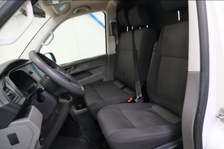 Volkswagen Transporter 2.0 TDI 150PK L2H1 Automaat - N.A.P. Airco, Navi, Cruise, Camera.