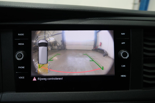 Volkswagen Transporter 2.0 TDI 150PK L2H1 Automaat - N.A.P. Airco, Navi, Cruise, Camera.