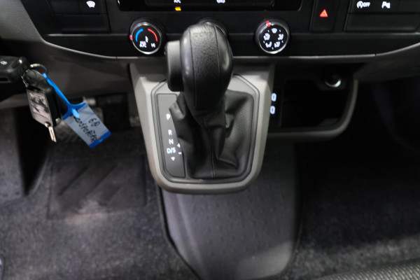 Volkswagen Transporter 2.0 TDI 150PK L2H1 Automaat - N.A.P. Airco, Navi, Cruise, Camera.