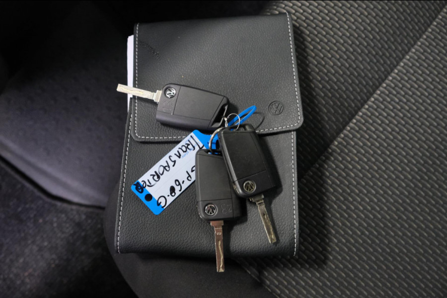 Volkswagen Transporter 2.0 TDI 150PK L2H1 Automaat - N.A.P. Airco, Navi, Cruise, Camera.