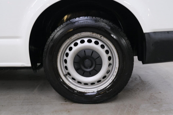 Volkswagen Transporter 2.0 TDI 150PK L2H1 Automaat - N.A.P. Airco, Navi, Cruise, Camera.