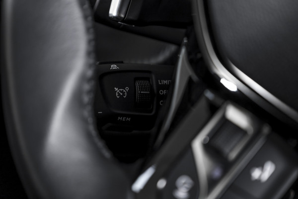 Peugeot 2008 1.2 Hybrid 145 Allure - Automaat | Dig. Cockpit | Adapt. Cruise | Stoelverw. | PDC | Camera | App. Connect | ECC | DAB | LM 17" | 5030