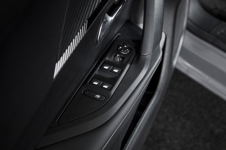 Peugeot 2008 1.2 Hybrid 145 Allure - Automaat | Afn. Trekhaak | Dig. Cockpit | Adapt. Cruise | Stoelverw. | PDC | Camera | App. Connect | ECC | DAB | LM 17" | 5375