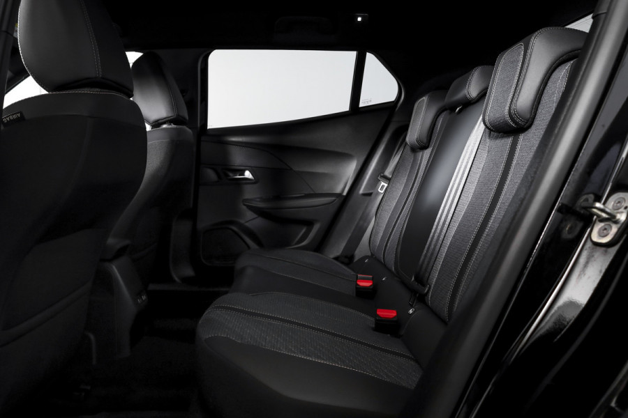 Peugeot 2008 1.2 Hybrid 145 Allure - Automaat | Dig. Cockpit | Adapt. Cruise | Stoelverw. | PDC | Camera | App. Connect | ECC | DAB | LM 17" | 5034