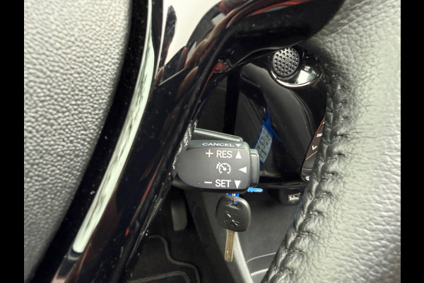 Peugeot 108 1.0 e-VTi Collection TOP! Media Apple/ Android - Climate - Camera - LED