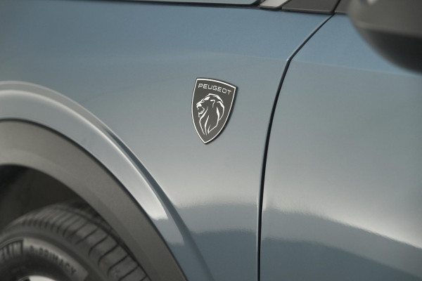 Peugeot 3008 1.2 Hybrid 145 GT | Trekhaak | Elektronische Kofferklep | Adaptieve Cruise Control | Camera