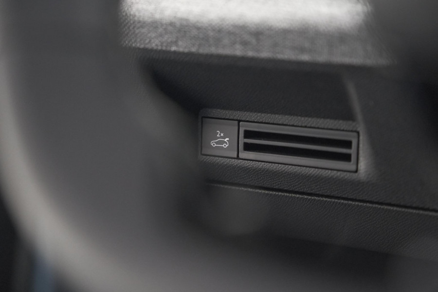 Peugeot 3008 1.2 Hybrid 145 GT | Trekhaak | Elektronische Kofferklep | Adaptieve Cruise Control | Camera