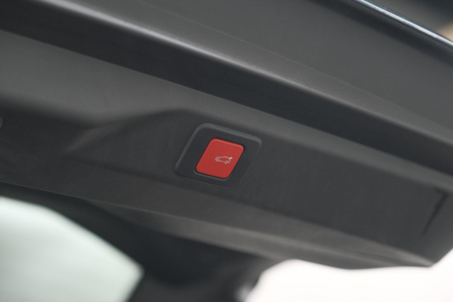 Peugeot 3008 1.2 Hybrid 145 GT | Trekhaak | Elektronische Kofferklep | Adaptieve Cruise Control | Camera