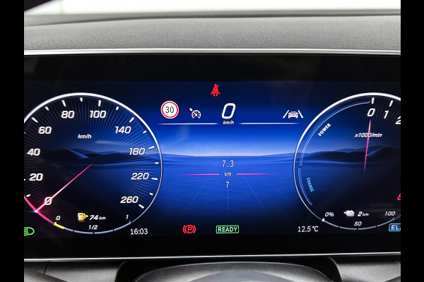 Mercedes-Benz GLC 300e 4MATIC Business Solution Luxury | Panoramaschuifdak | Trekhaak | Smartphone integratie | Easypack achterklep | URBAN GUARD voertuigbescherming plus | Stoelverwarming voor |
